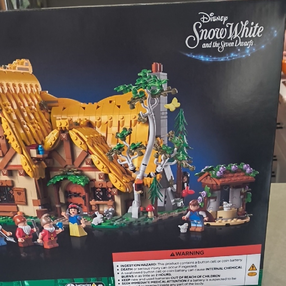 LEGO Disney Snow White Cottage Set - Picture 2 of 4